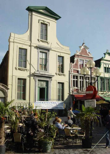 Het LAKENMETERSHUIS aan de Vrijdagmarkt - 2004-2010